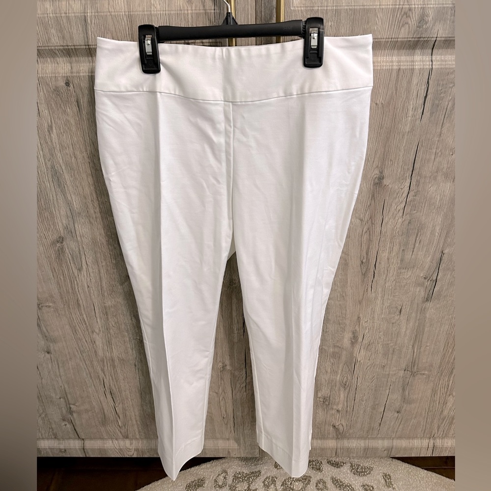 Mint Condition!  Nic + Zoe “Perfect” pant modern slim ankle size 10P in white